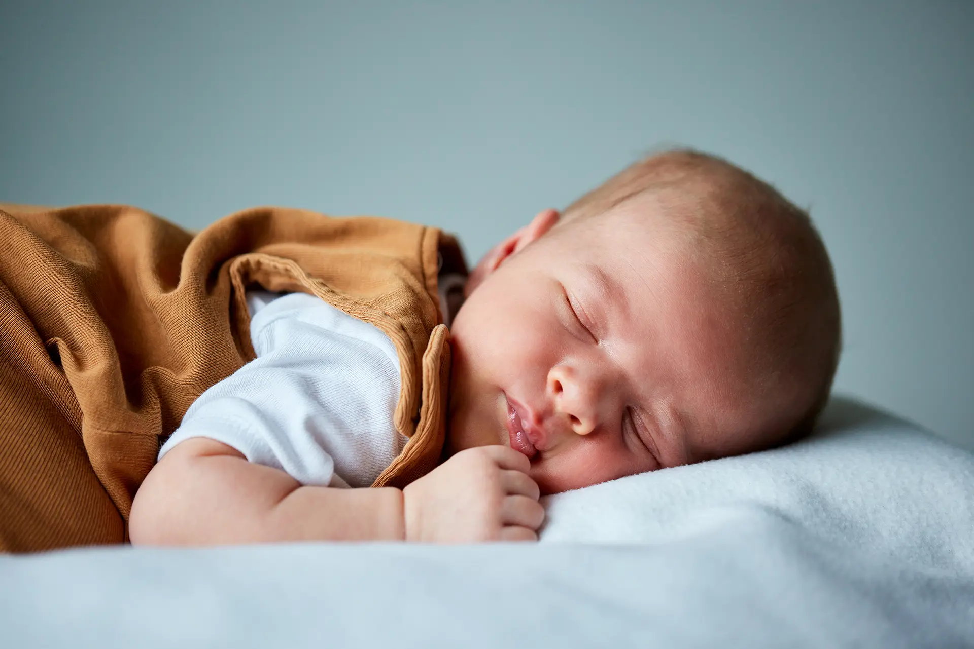 liegendes Baby