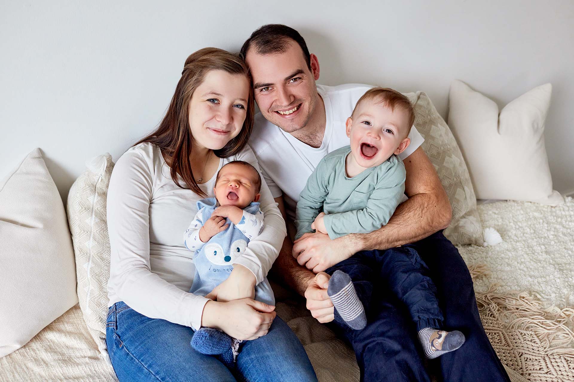 glückliche Familie im stzen