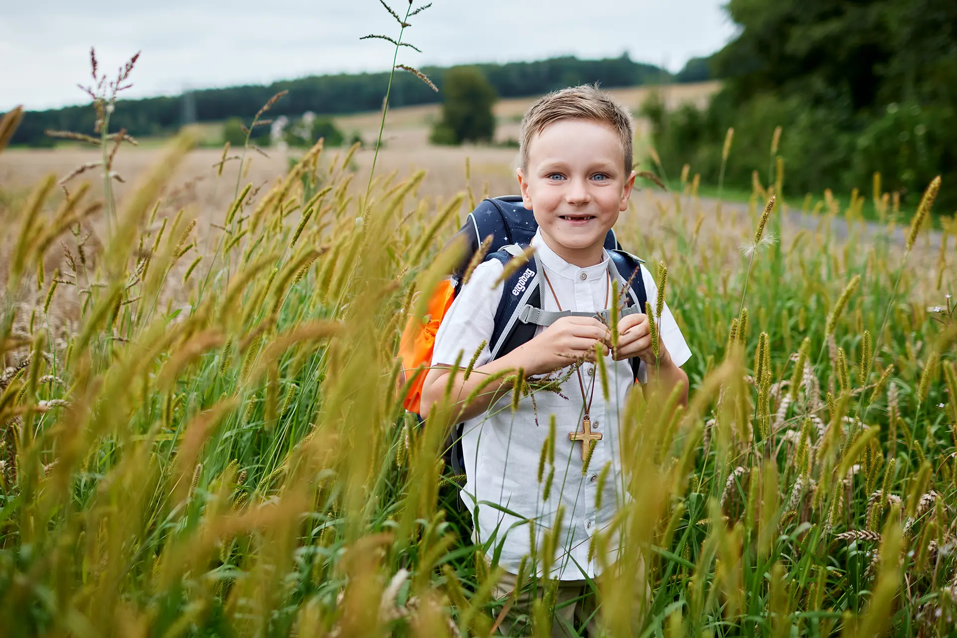 Schulkind im Feld