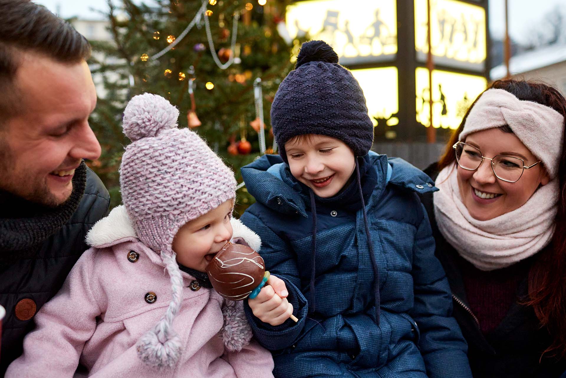 Weihnachtsmarkt in Familie